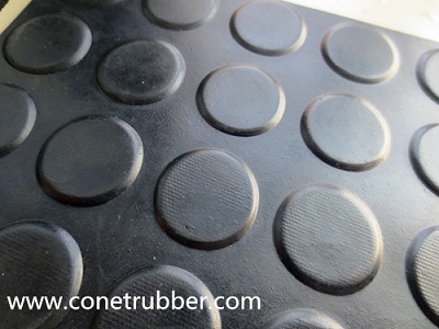 Round stud rubber mat